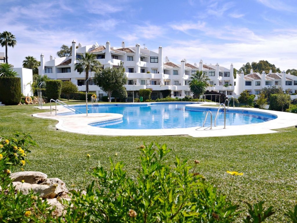 jardines de calahonda fase 1 pool penthouse for sale
