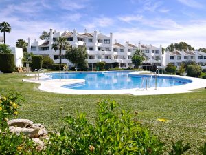 jardines de calahonda fase 1 pool penthouse for sale